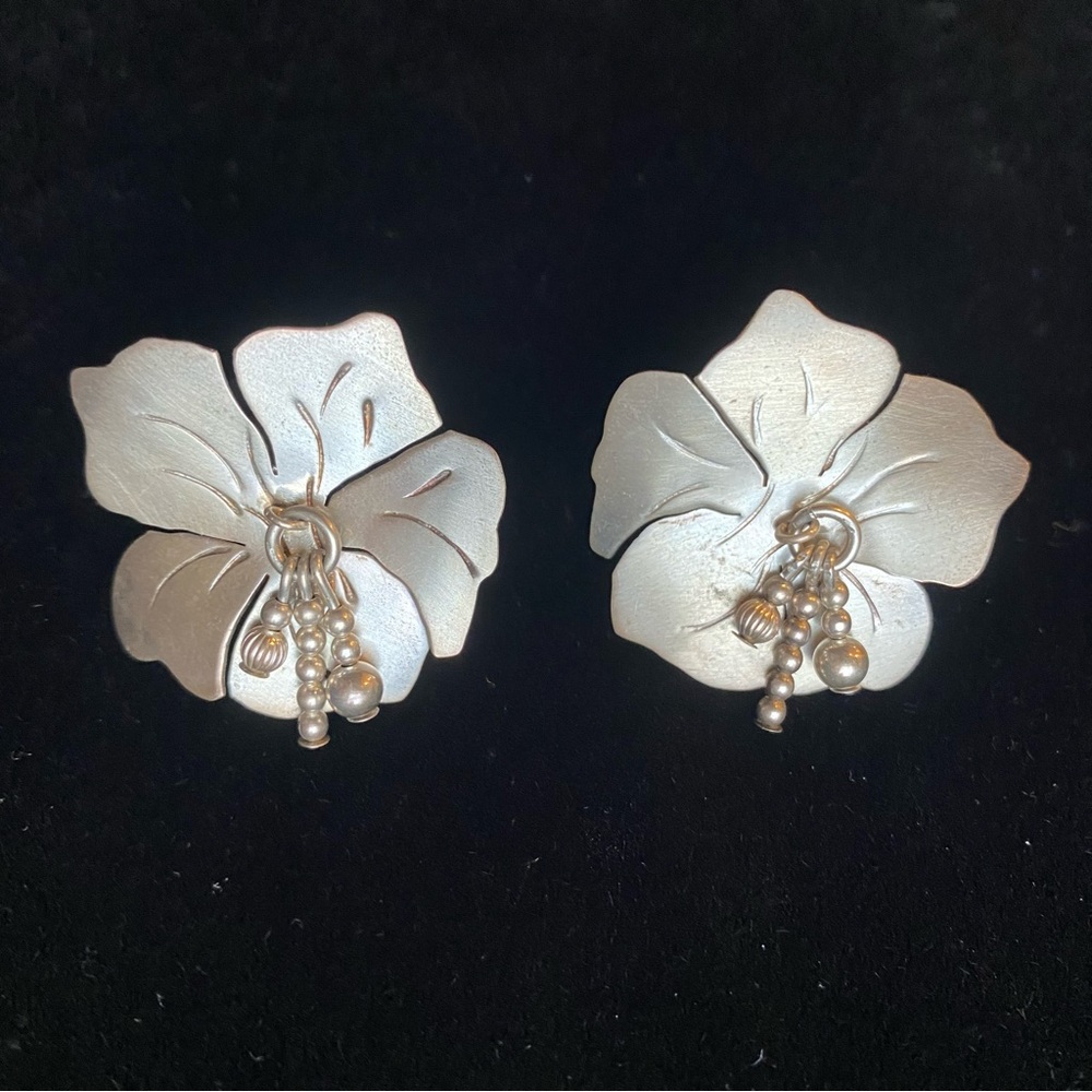 Signed Donna Dale Sterling Silver (.925) Floral Earrings